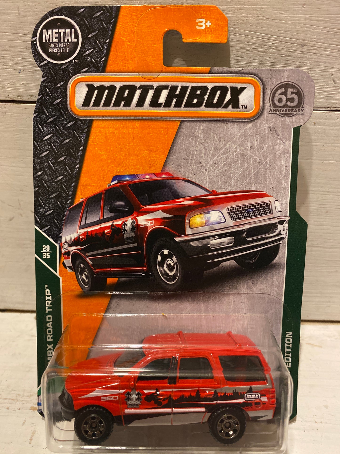 Matchbox Ford Expedition - red