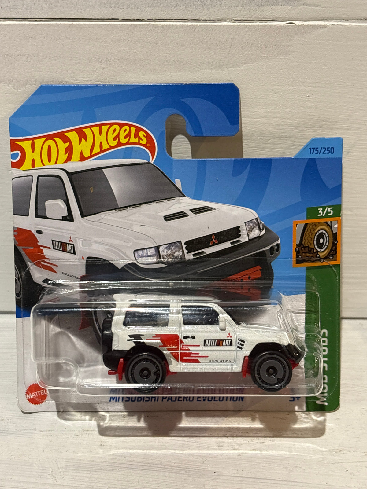 Hot Wheels - Mitsubishi Pajero Evolution - Mud Studs - White