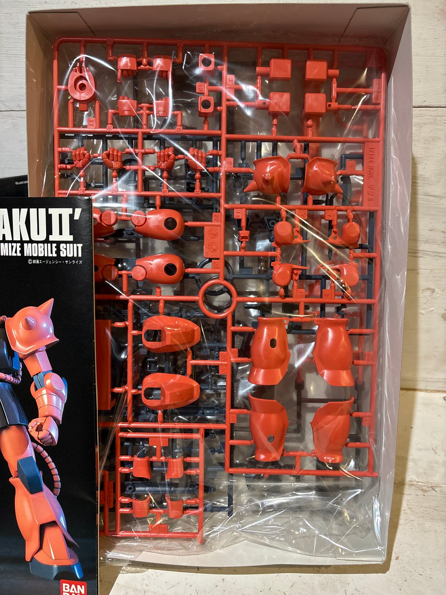 Bandai - MS-06S Zaku II - Principality of Zeon Char’s Customize Mobile Suit - HG Universal Century