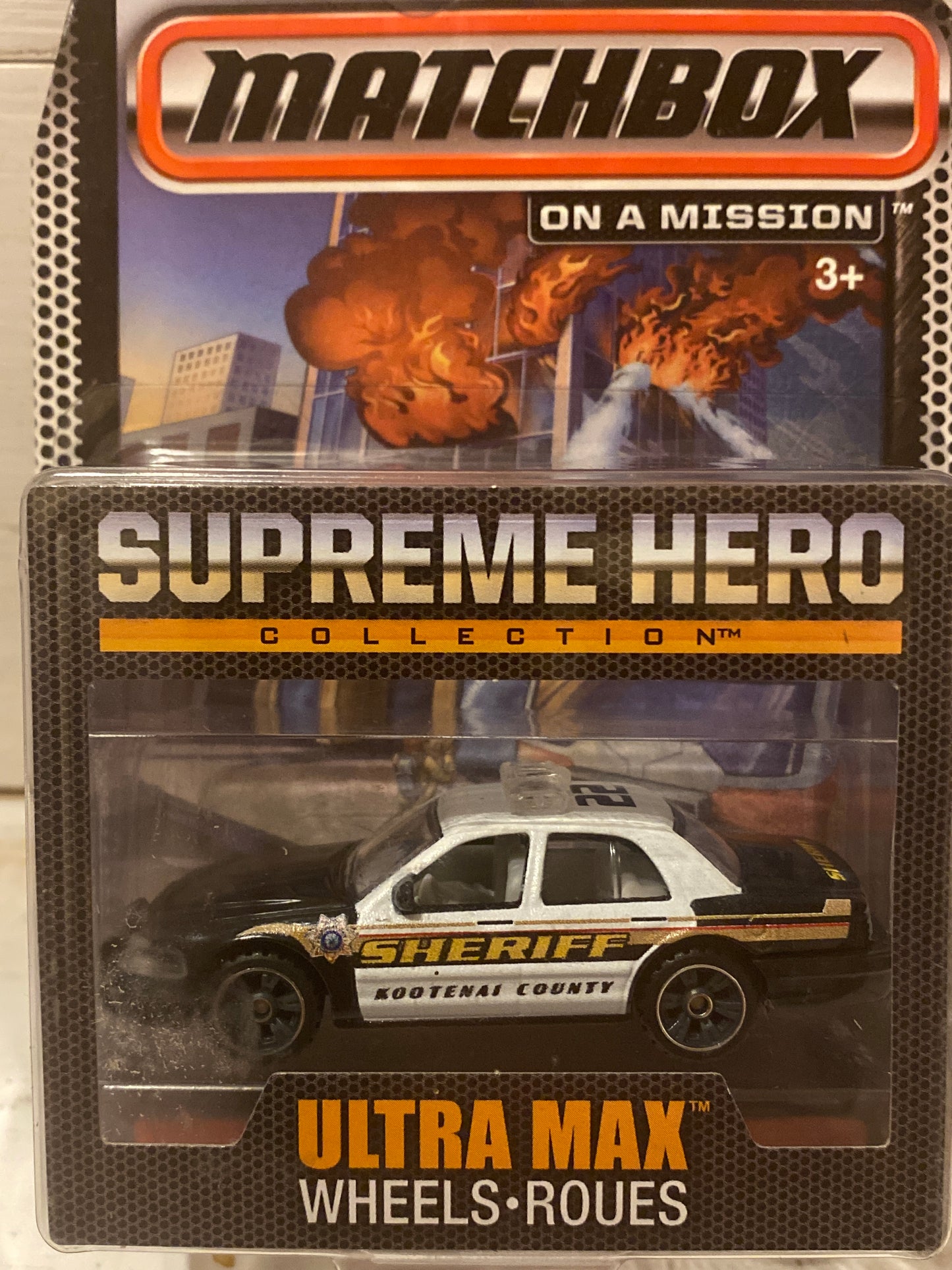 Matchbox Supreme Hero - Ford Crown Victoria Police Car