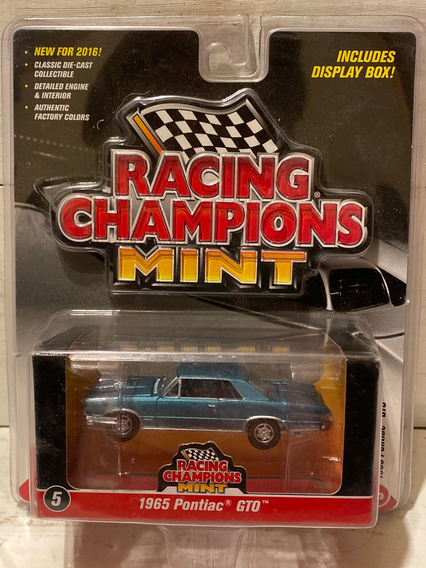 Racing Champions Mint 2016 Series - 1965 Pontiac GTO