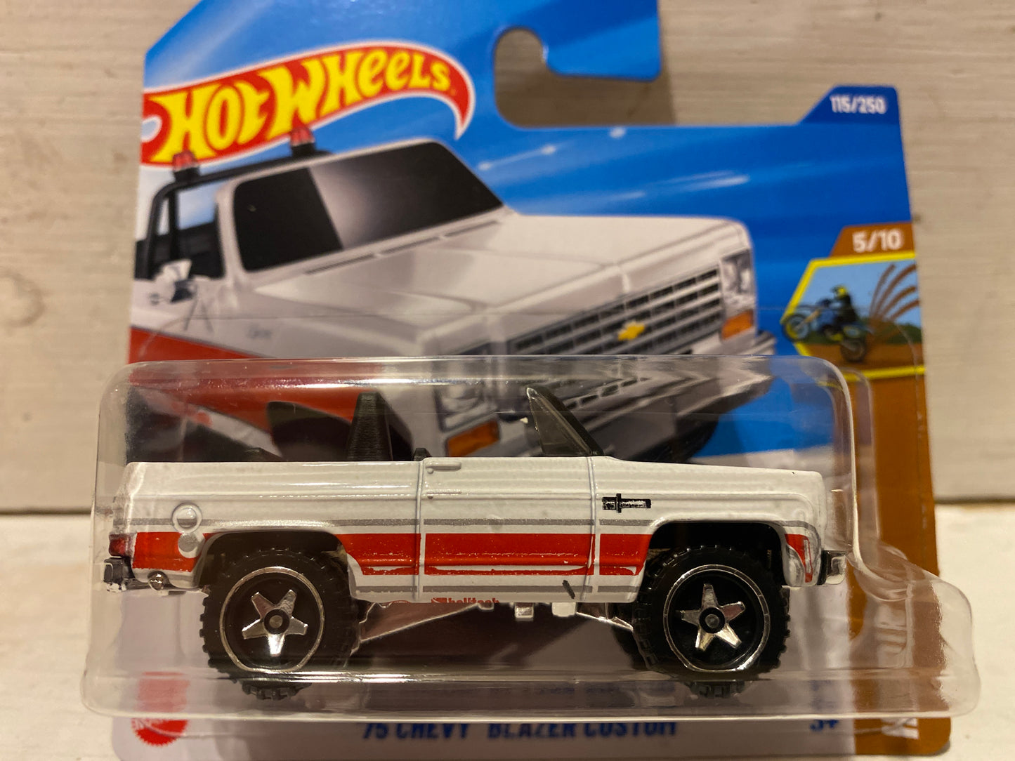 Hot Wheels - ‘75 Chevy Blazer Custom - White