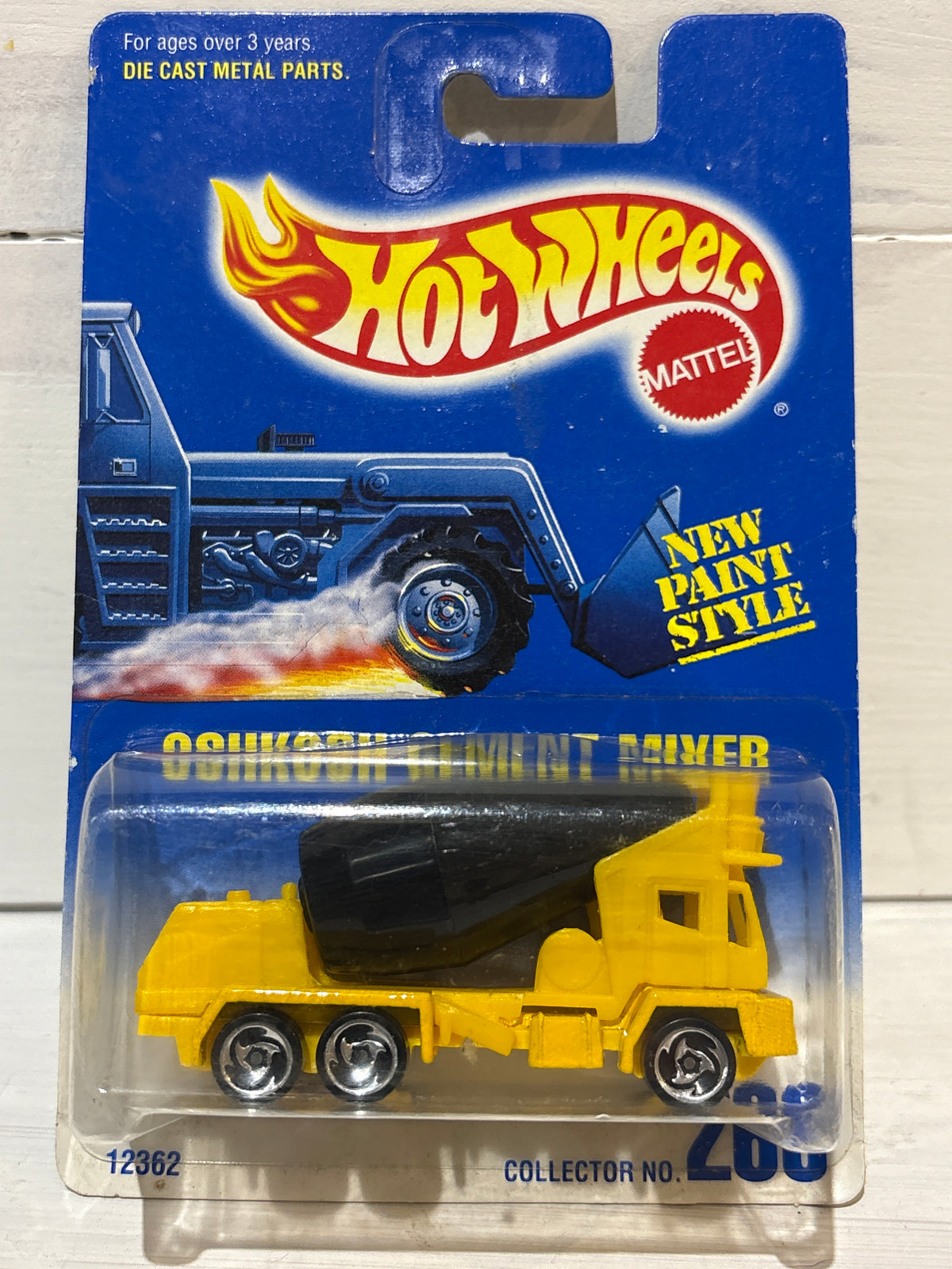 Hot Wheels - Oshkosh Cement Mixer - Yellow & Black with Tri-blade wheels