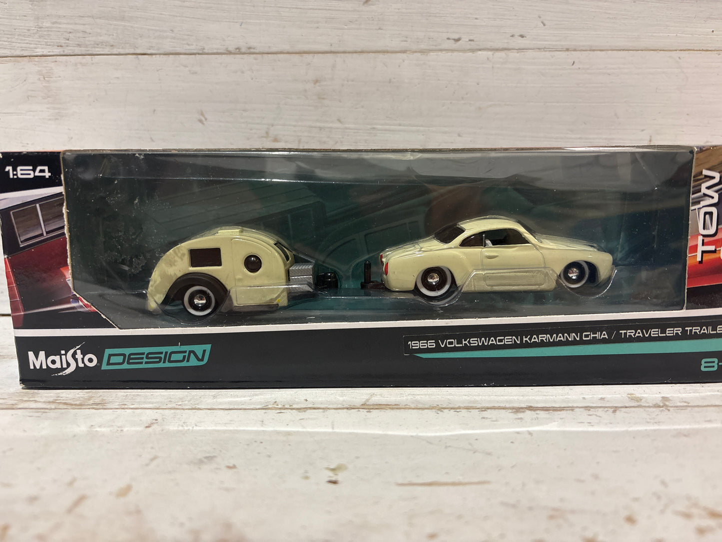 Maisto Design - Tow & Go - Volkswagen Kerman Ghia with Traveler Trailer