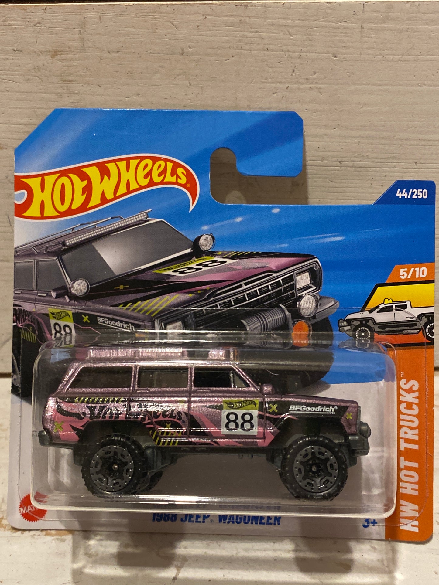 Hot Wheels - 1988 Jeep Wagoneer - purple