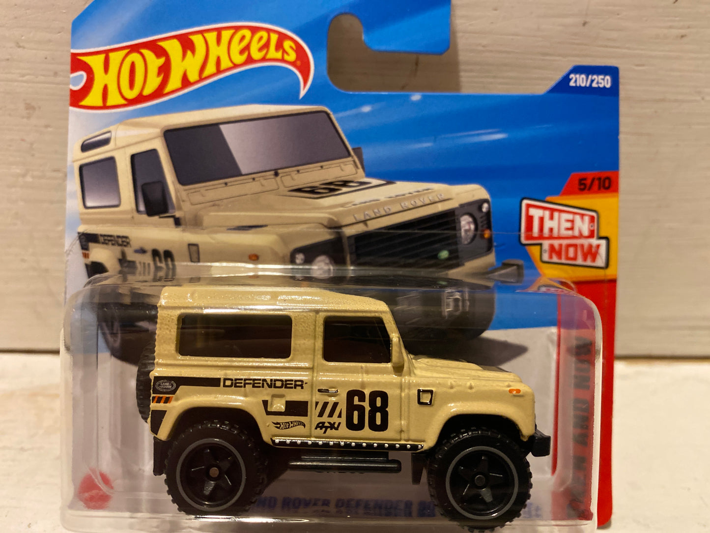 Hot Wheels - Land Rover Defender 90 - Cream
