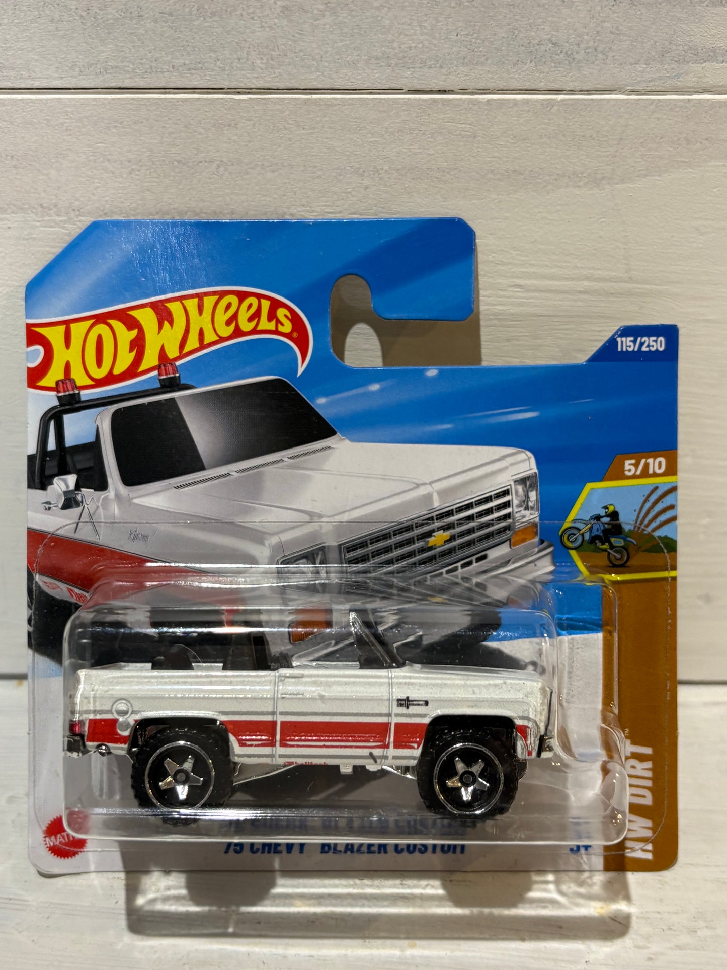 Hot Wheels - ‘75 Chevy Blazer Custom - HW Dirt - White - TAMPO ERROR