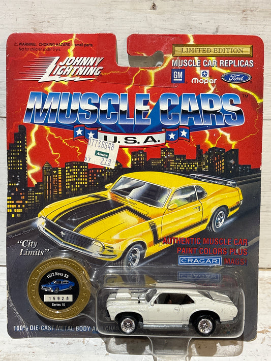 Johnny Lightning - Muscle Cars USA - 1972 Nova SS - White Lightning Chase