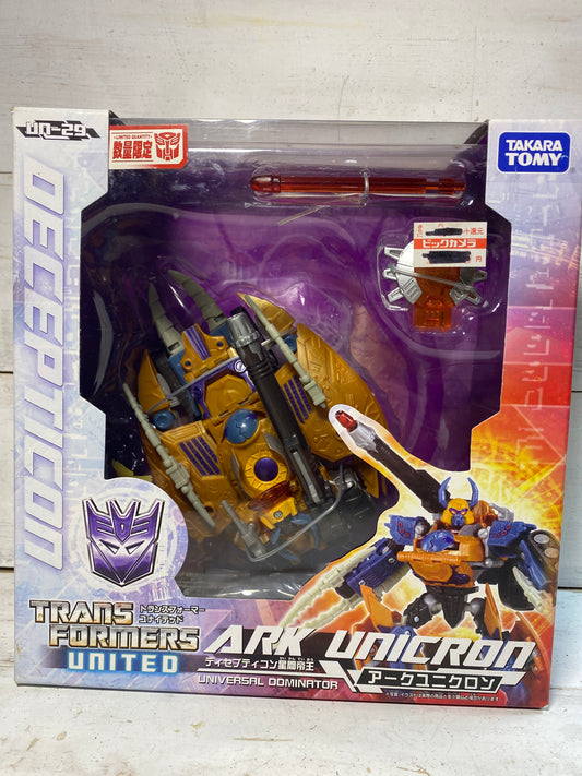 Takara Tomy Transformers United - Decepticon Ark Unicron - Universal Dominator