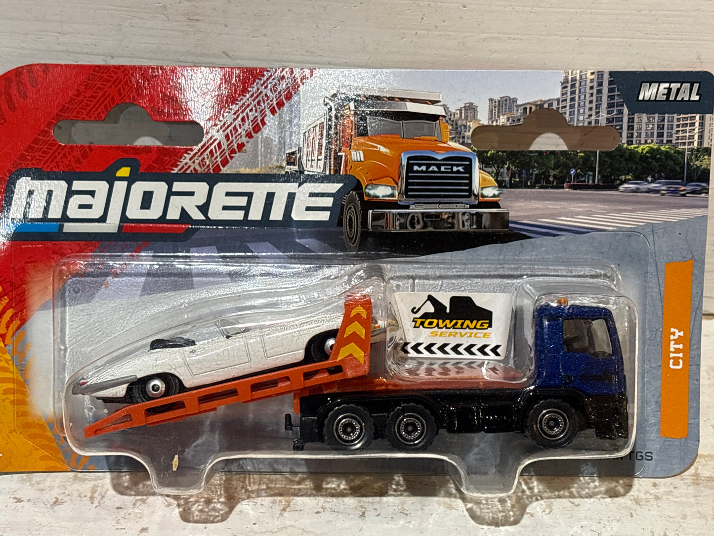 Majorette City - MAN TGS Recovery Truck with Jaguar E-Type