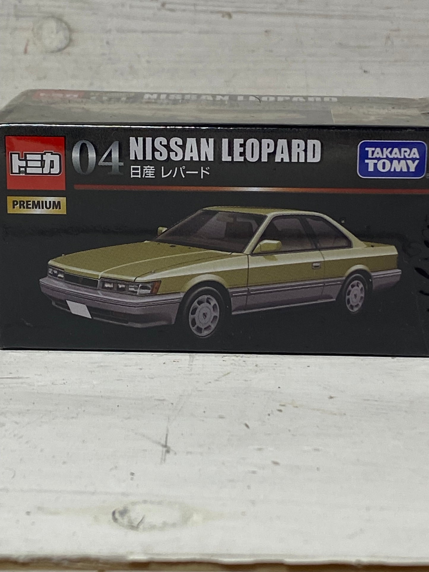 Tomica Premium 04 Nissan Leopard