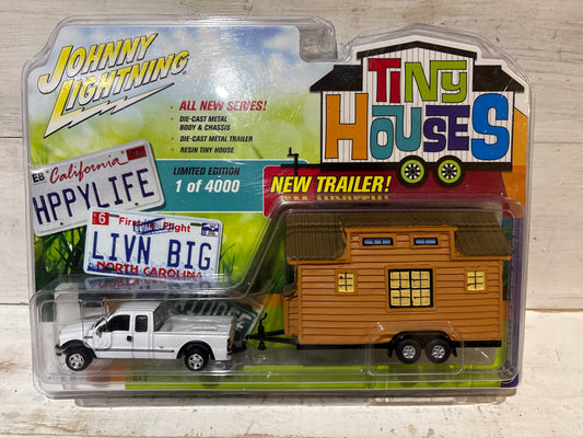 Johnny Lightning - Tiny Houses - 2004 Ford F-250 Super Duty with Tiny House