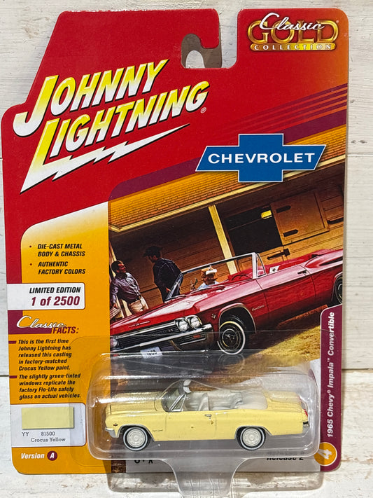 Johnny Lightning - Classic Gold Collection - 1965 Chevy Impala Convertible - White Lightning Chase