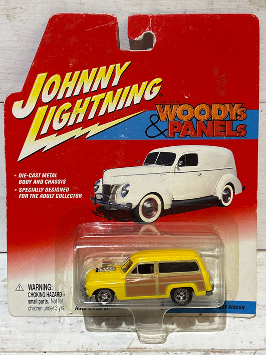 Johnny Lightning - Woodys & Panels - ‘50 Mercury Woody Wagon
