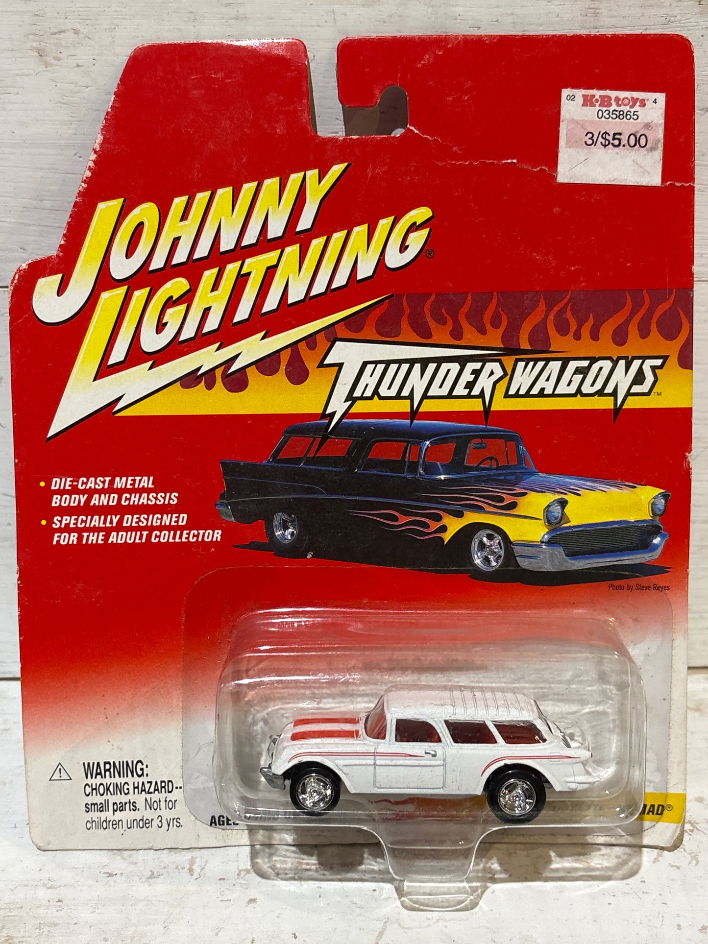 Johnny Lightning - Thunder Wagons - 1954 Corvette Nomad