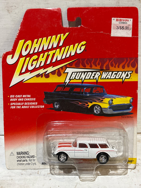 Johnny Lightning - Thunder Wagons - 1954 Corvette Nomad