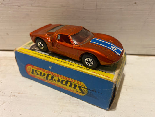 Matchbox - Ford GT - Bronze with yellow base.