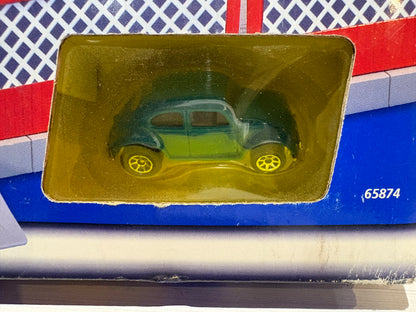Hot Wheels - Car Crusher Playset with Rare Pearl Blue VW Bug
