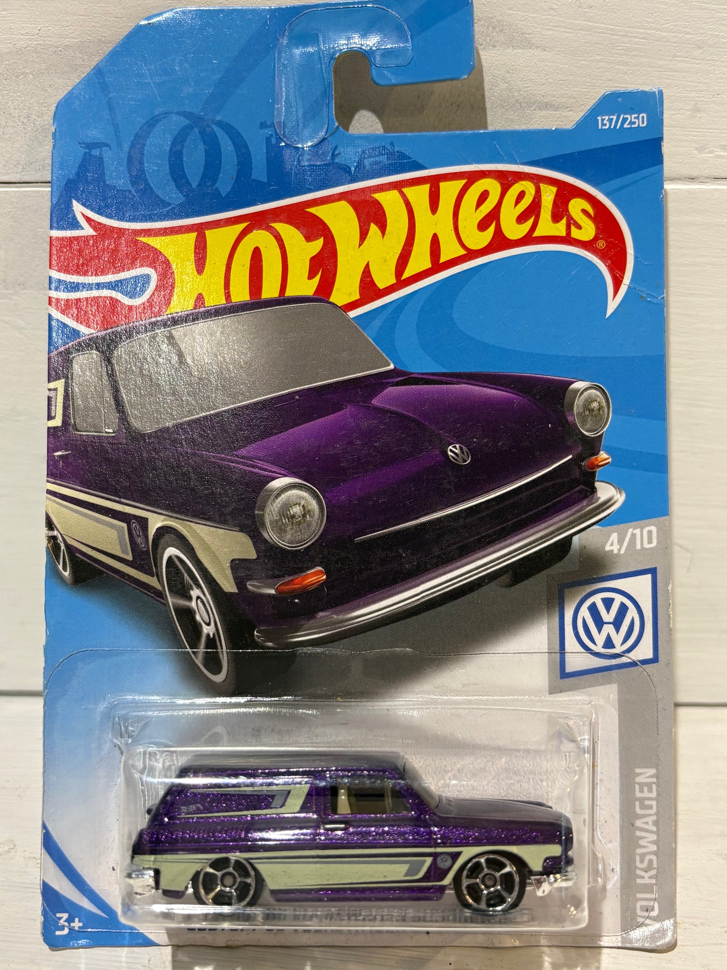 Hot Wheels - Custom ‘69 Volkswagen Squareback - Volkswagen series - Purple